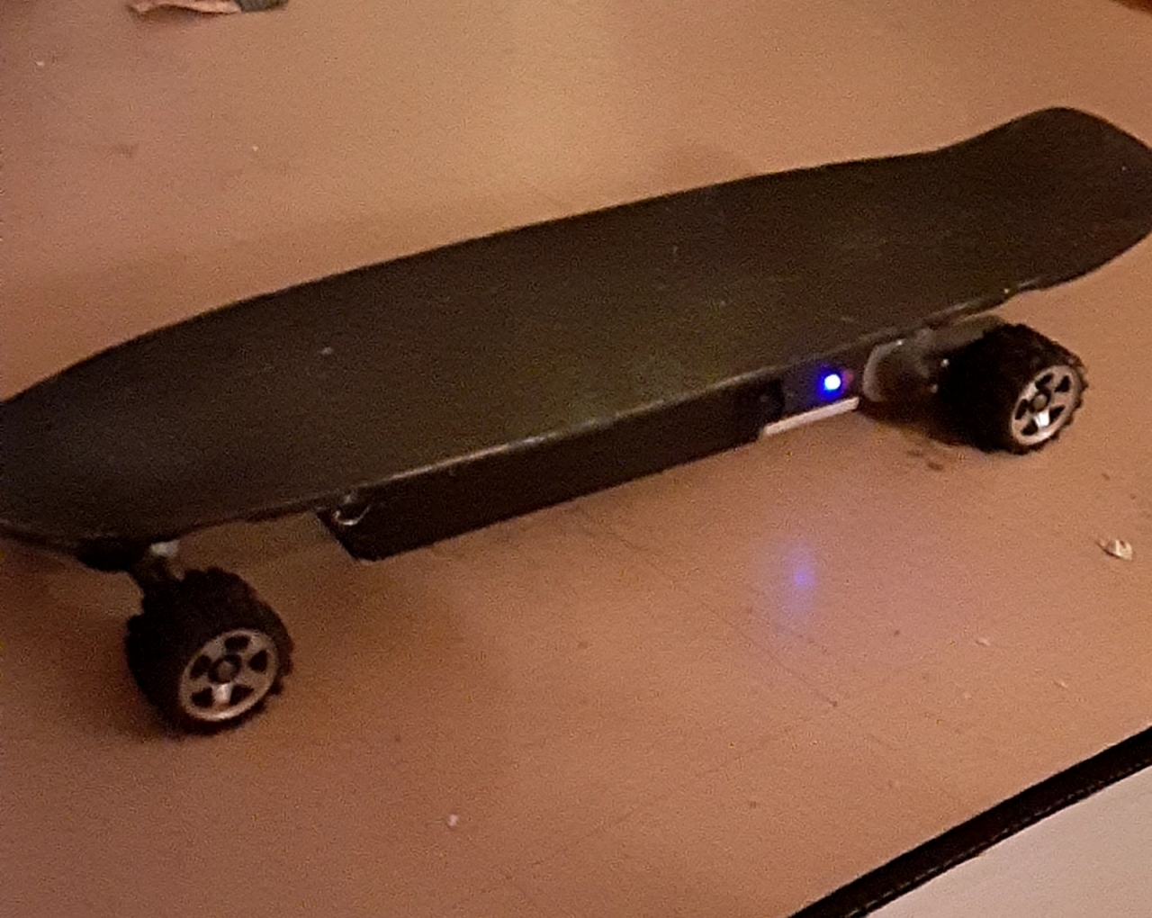 Hi I'm sellin my 600 watt electric skateboard for only!!!! 90$ insane speed hurry price...