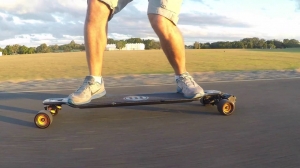 Evolve GT carbon acceleration, cruising & braking to a stop.